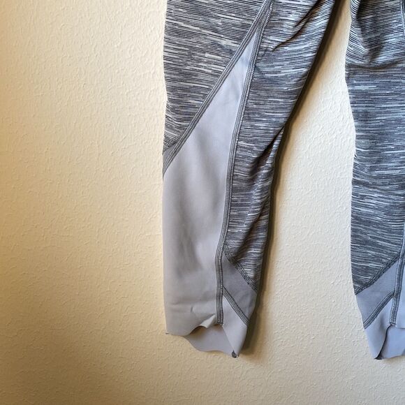 Lululemon leggings stripes print cropped size 4 black and white grey on hems - Picture 5 of 5